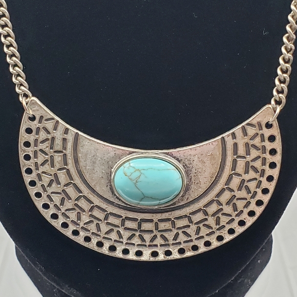 Pretty Turquoise Stone on Silver Moon Pendant Necklace - Picture 8 of 8
